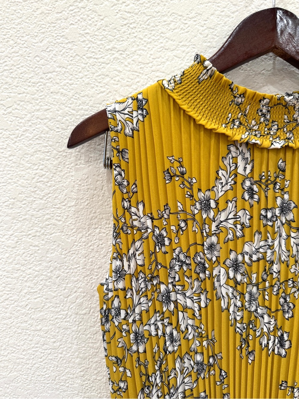 NWT Nanette Lepore Smocked Floral Pleated Chiffon Dress Size 8 Golden Cypress - Picture 9 of 12